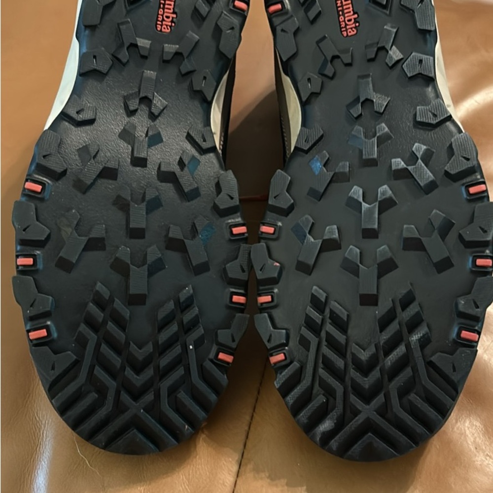 Columbia Men's Black and Red Athletic Shoes